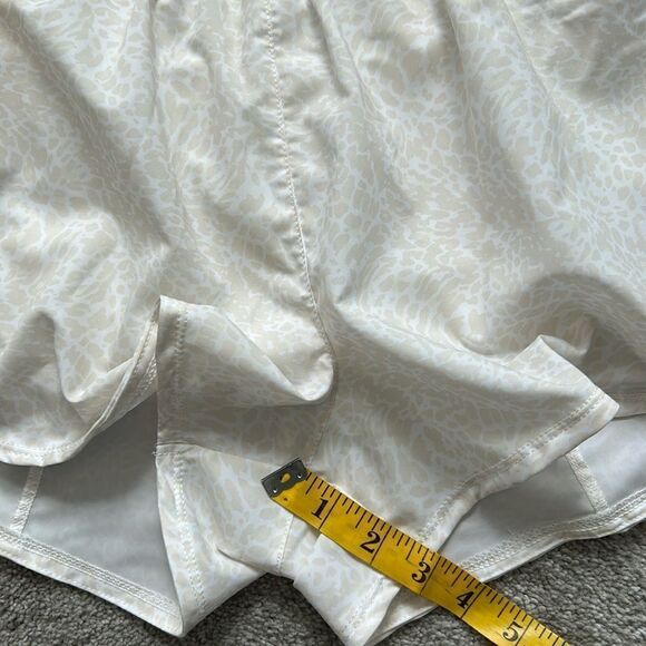 Sold Nike One Dri-FIT Ultra High-Waisted 3" Brief-Lined Shorts, Cream,Size Large - Picture 10 of 10